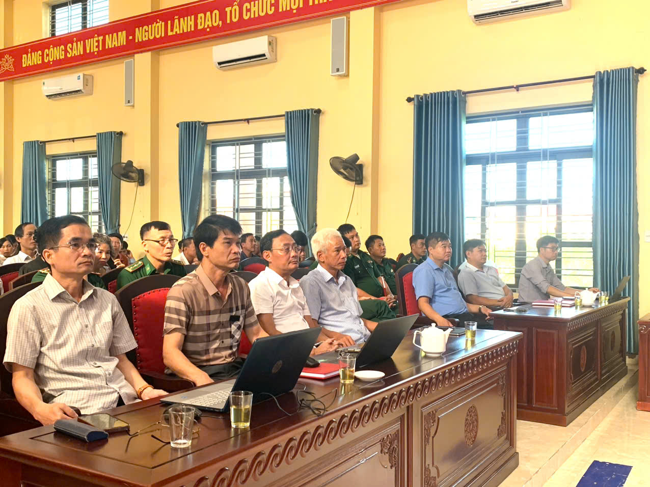 XÃ ĐÔNG THỤY ANH THAM DỰ HỘI NGHỊ TOÀN QUỐC NGHIÊN CỨU, HỌC TẬP, QUÁN TRIỆT VÀ TRIỂN KHAI THỰC HIỆN MỘT SỐ NGHỊ QUYẾT, CHỈ THỊ CỦA BỘ CHÍNH TRỊ
