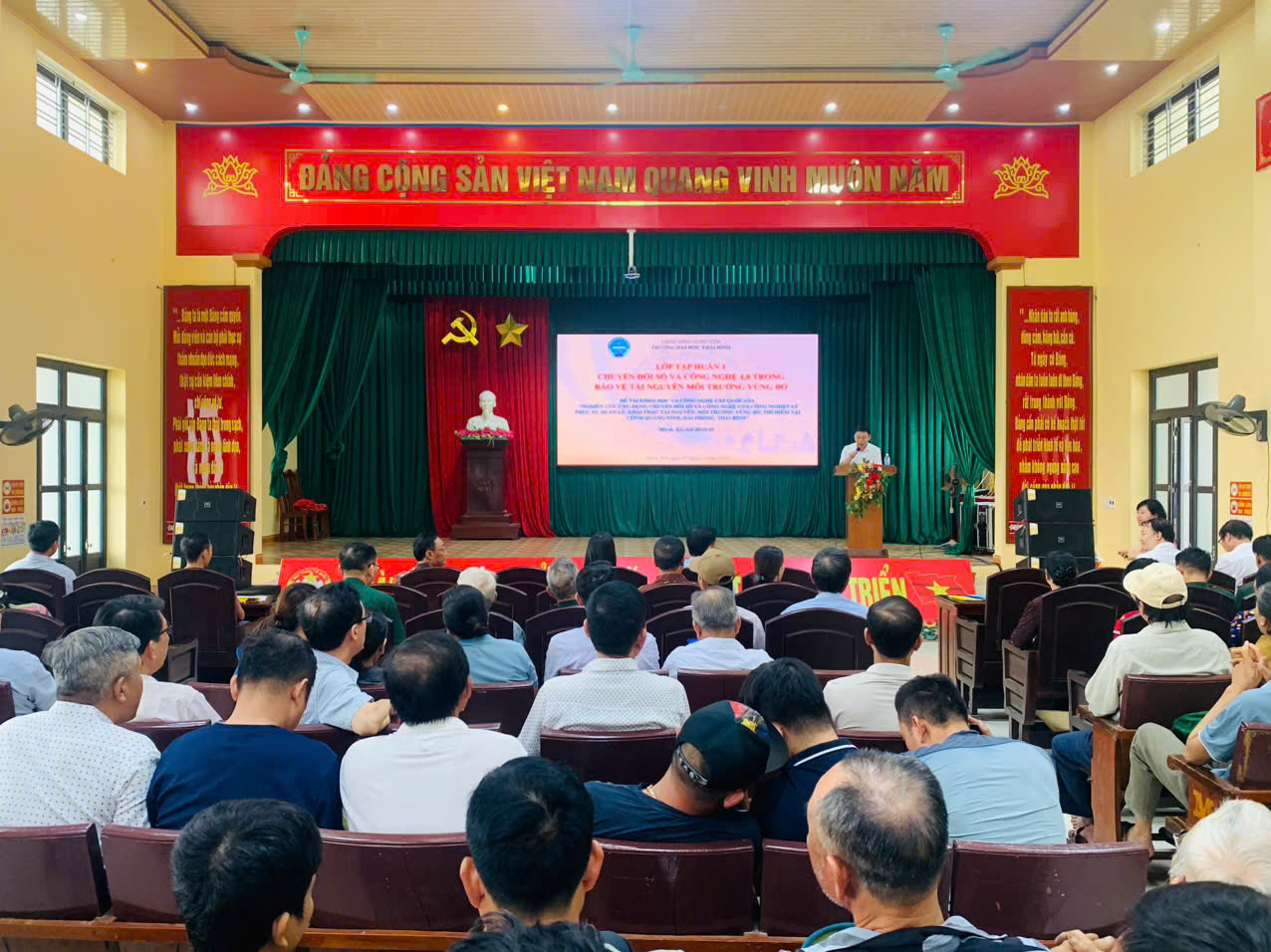 XÃ ĐÔNG THỤY ANH TỔ CHỨC LỚP TẬP HUẤN “CHUYỂN ĐỔI SỐ VÀ CÔNG NGHỆ 4.0 TRONG BẢO VỆ TÀI NGUYÊN MÔI TRƯỜNG VÙNG BỜ”