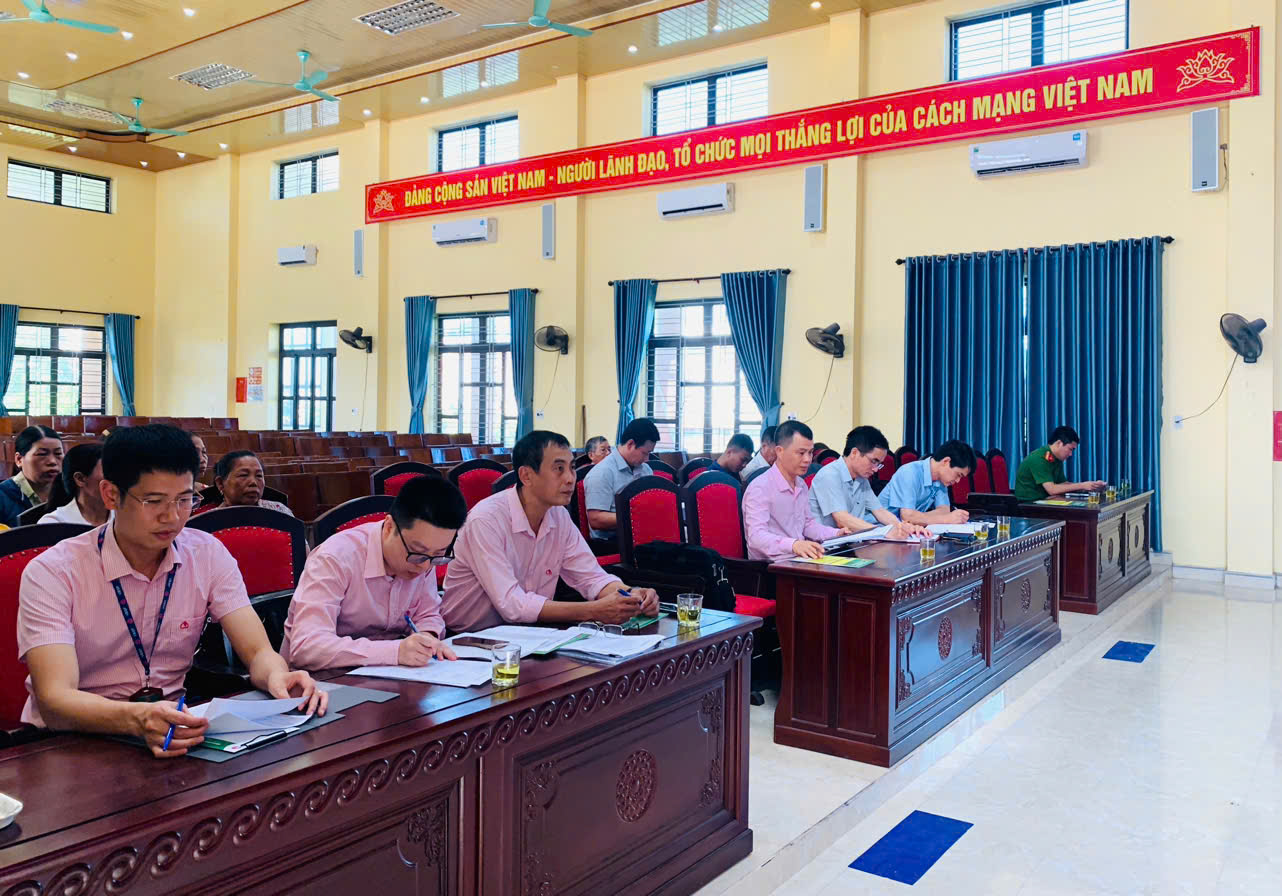 ĐOÀN CÔNG TÁC BAN ĐẠI DIỆN HĐQT NHCSXH TỈNH HƯNG YÊN LÀM VIỆC VỚI BAN ĐẠI DIỆN HĐQT NHCSXH XÃ ĐÔNG THUỴ ANH