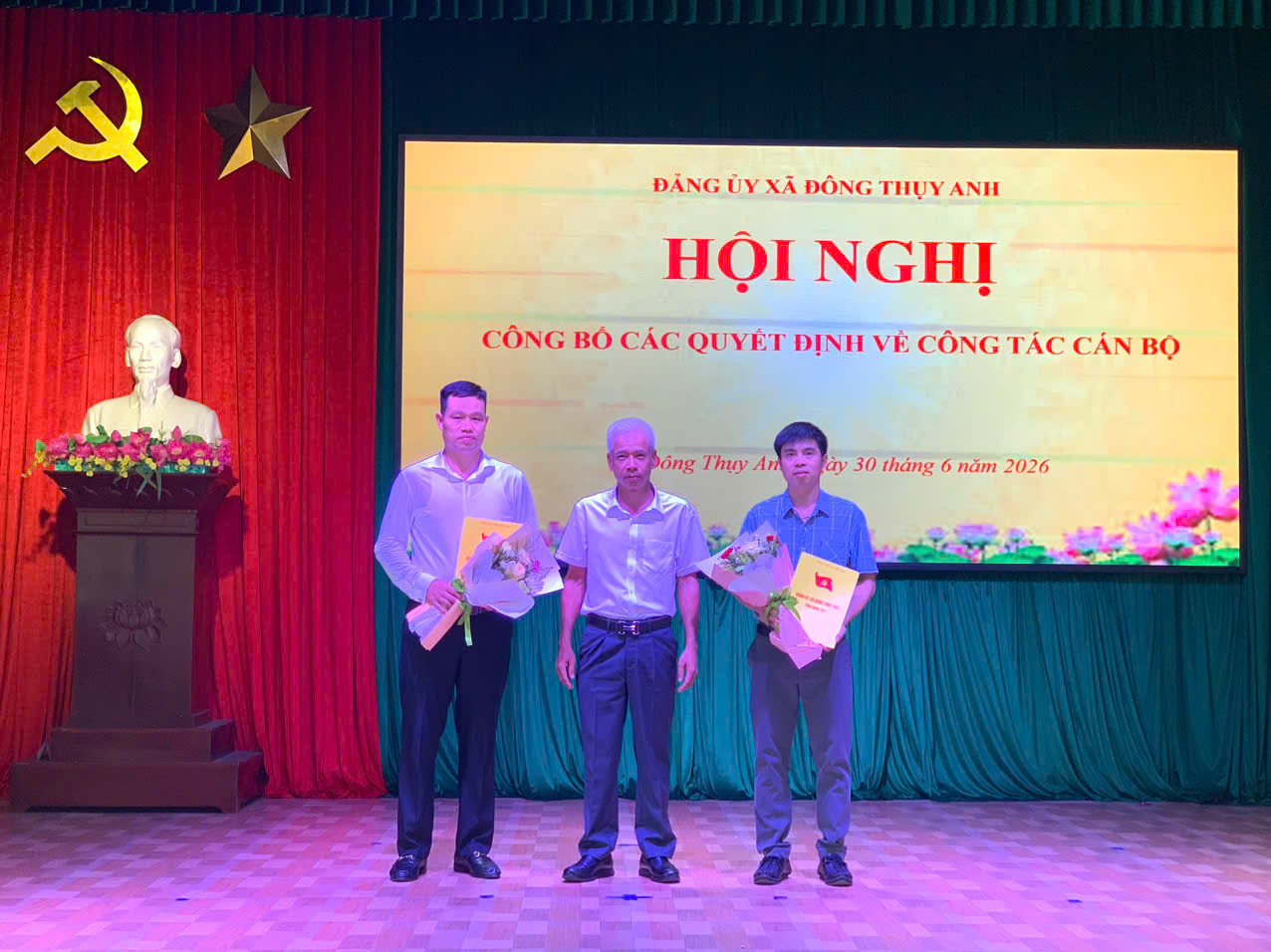 ĐẢNG UỶ XÃ ĐÔNG THUỴ ANH TỔ CHỨC HỘI NGHỊ CÔNG BỐ CÁC QUYẾT ĐỊNH VỀ CÔNG TÁC CÁN BỘ