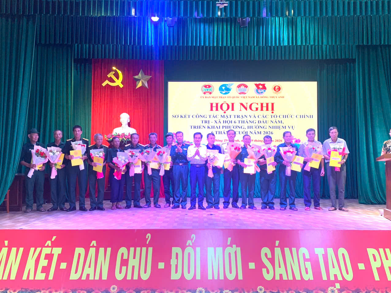 UBMTTQ VIỆT NAM XÃ ĐÔNG THỤY ANH TỔ CHỨC HỘI NGHỊ CÔNG BỐ CÁC QUYẾT ĐỊNH KẾT THÚC HOẠT ĐỘNG, THÀNH LẬP, KIỆN TOÀN BAN CÔNG TÁC MẶT TRẬN, CÁC CHI HỘI ĐOÀN THỂ THÔN THEO ĐỀ ÁN SẮP XẾP, TỔ CHỨC LẠI THÔN TRÊN ĐỊA BÀN VÀ SƠ KẾT CÔNG TÁC MẶT TRẬN, CÁC TỔ CHỨC CHÍNH TRỊ - XÃ HỘI 6 THÁNG ĐẦU NĂM 2026