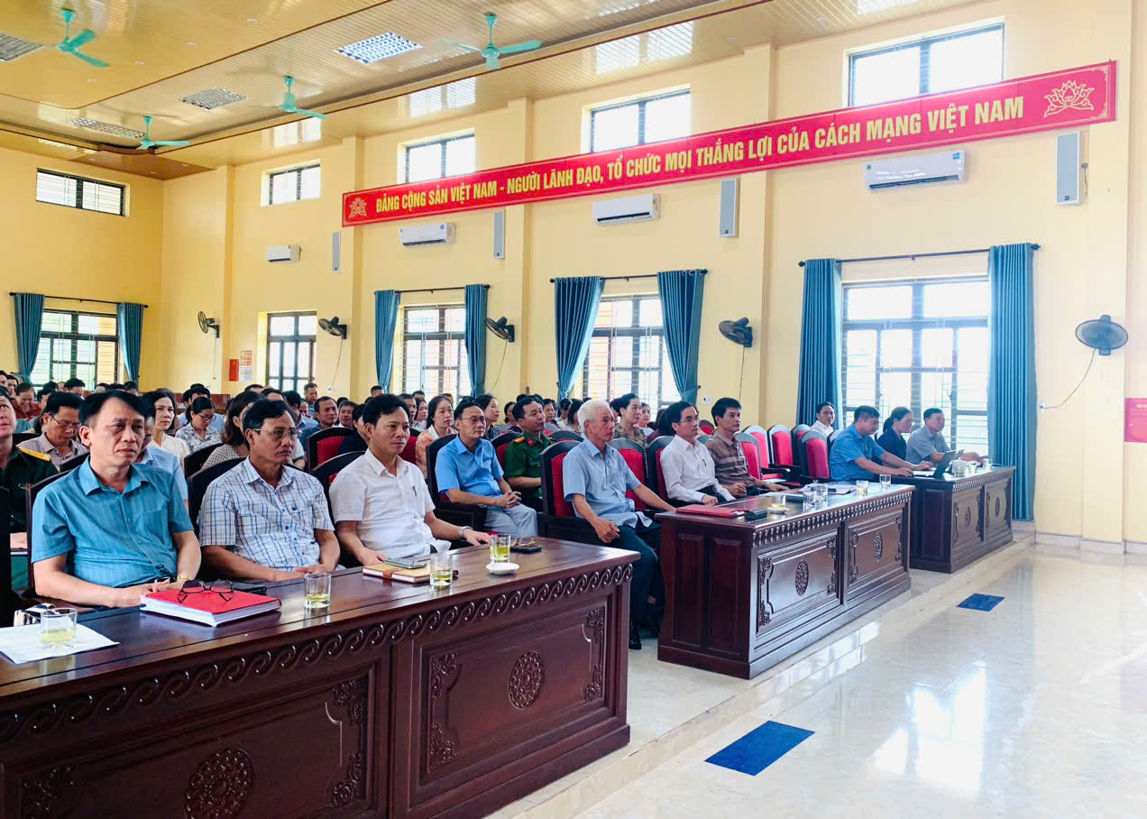 ĐẢNG UỶ XÃ ĐÔNG THUỴ ANH TỔ CHỨC HỘI NGHỊ ĐÁNH GIÁ THỰC TRẠNG NĂNG LỰC THỰC THI CÔNG VỤ VÀ CHẤN CHỈNH KỶ LUẬT, KỶ CƯƠNG SAU 01 NĂM THỰC HIỆN CHÍNH QUYỀN ĐỊA PHƯƠNG 02 CẤP VÀ SẮP XẾP LẠI THÔN TRÊN ĐỊA BÀN XÃ
